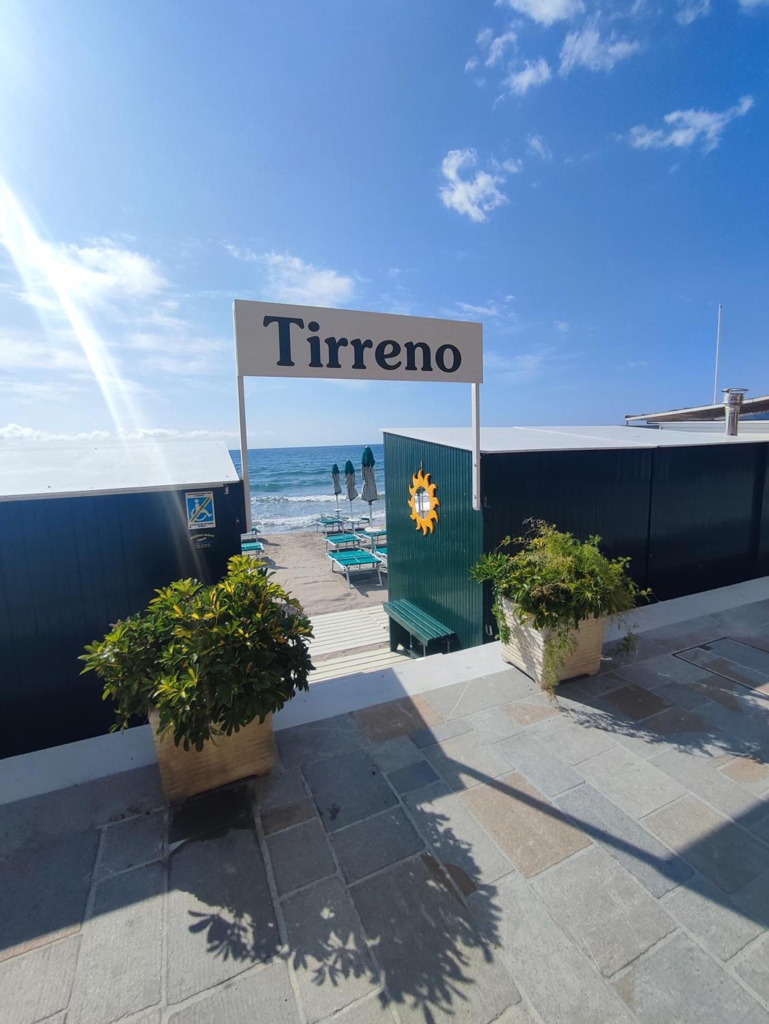 Hotel Tirreno 阿拉西奥 外观 照片